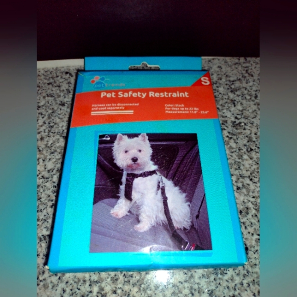 Pet Trends Dog Safety Restraint. Size Small. NEW In Box.